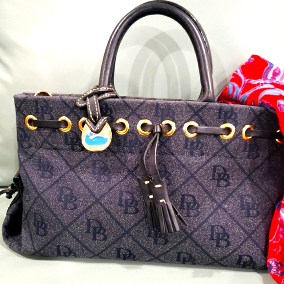 EUC DOONEY BOURKE SIGNATURE JACQUARD SATCHEL. - Picture 16 of 16